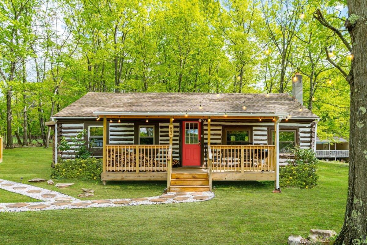 Modernized Log Cabin W Hot Tub Fire Pit & Views بيركلي سبرينغز المظهر الخارجي الصورة