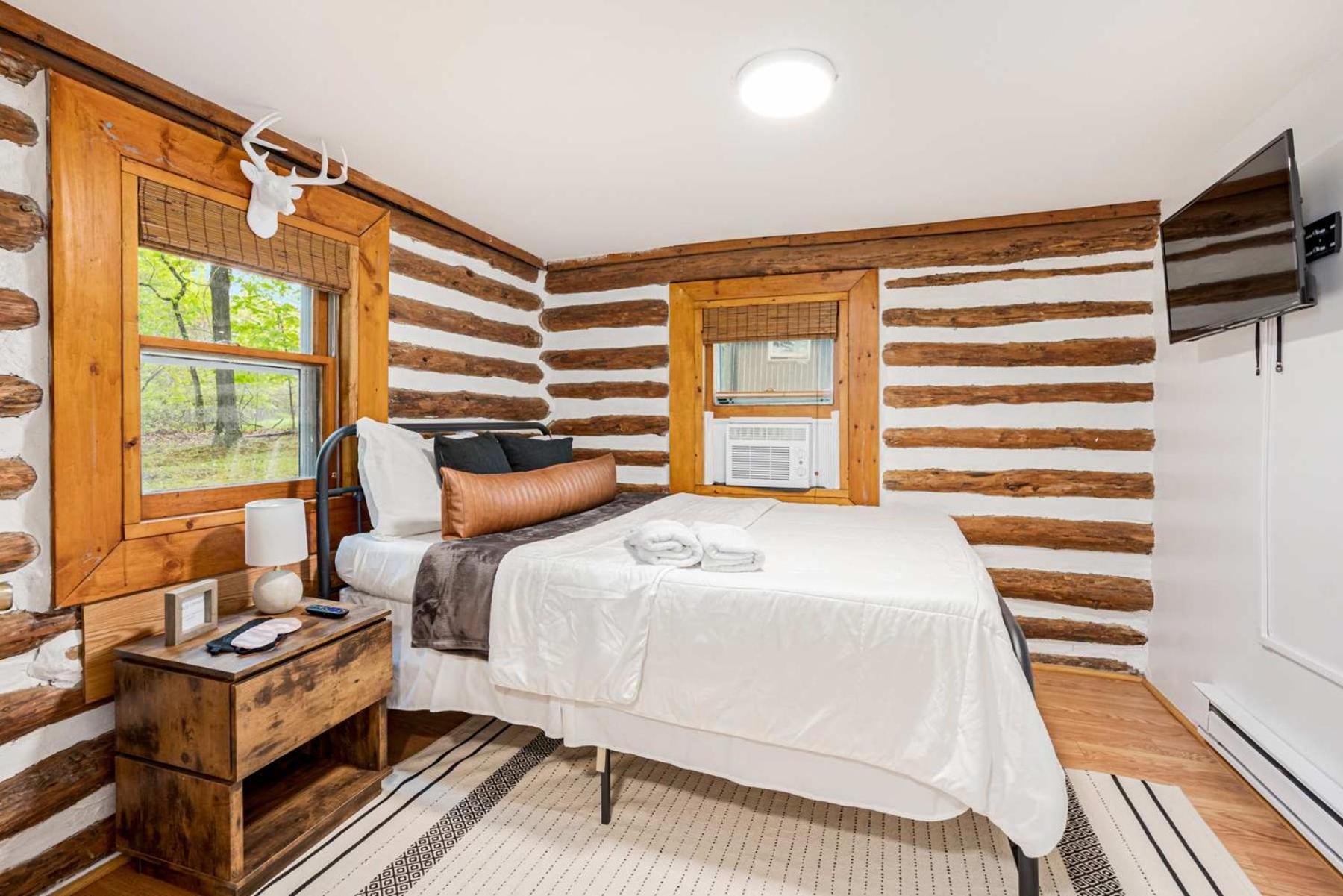 Modernized Log Cabin W Hot Tub Fire Pit & Views بيركلي سبرينغز المظهر الخارجي الصورة